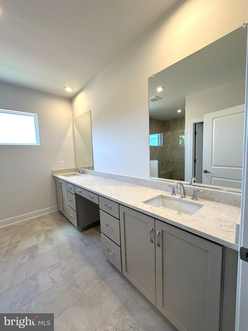 43212 Greeley Sq