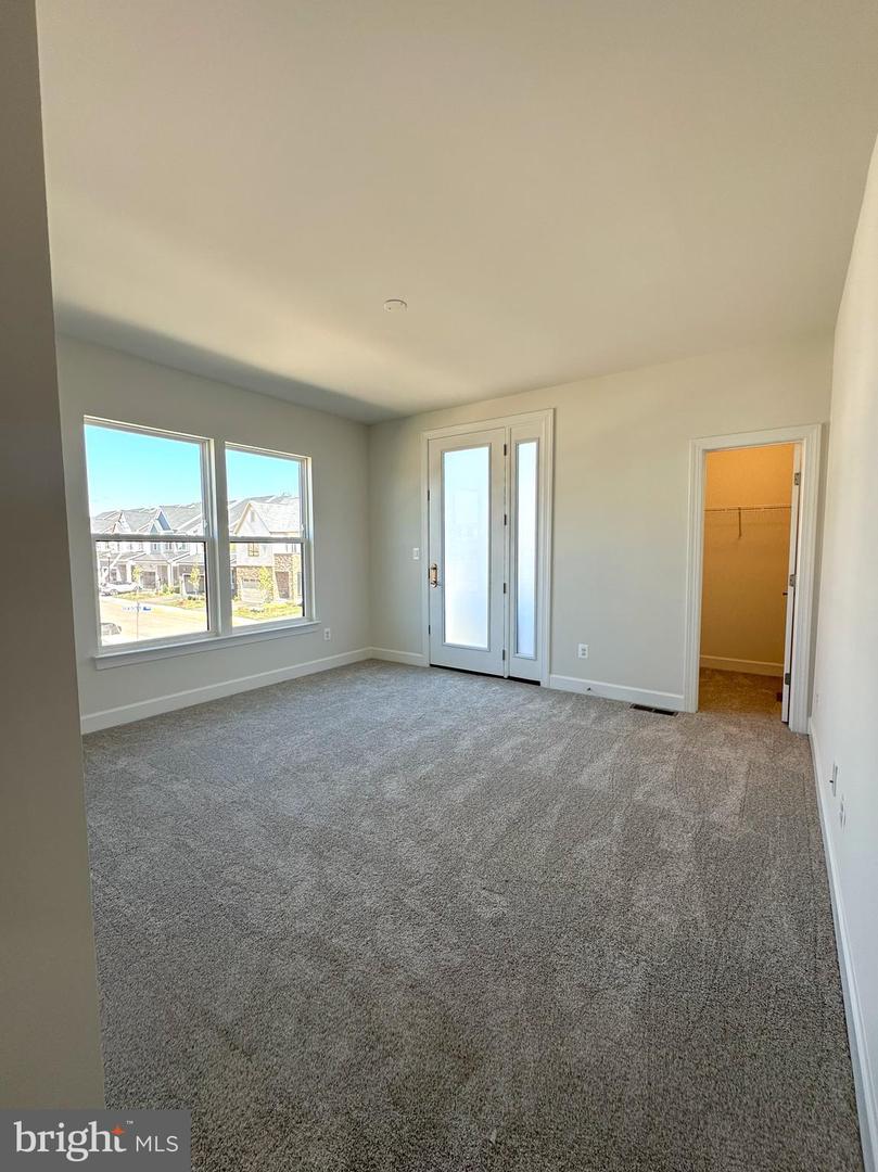 43212 Greeley Sq