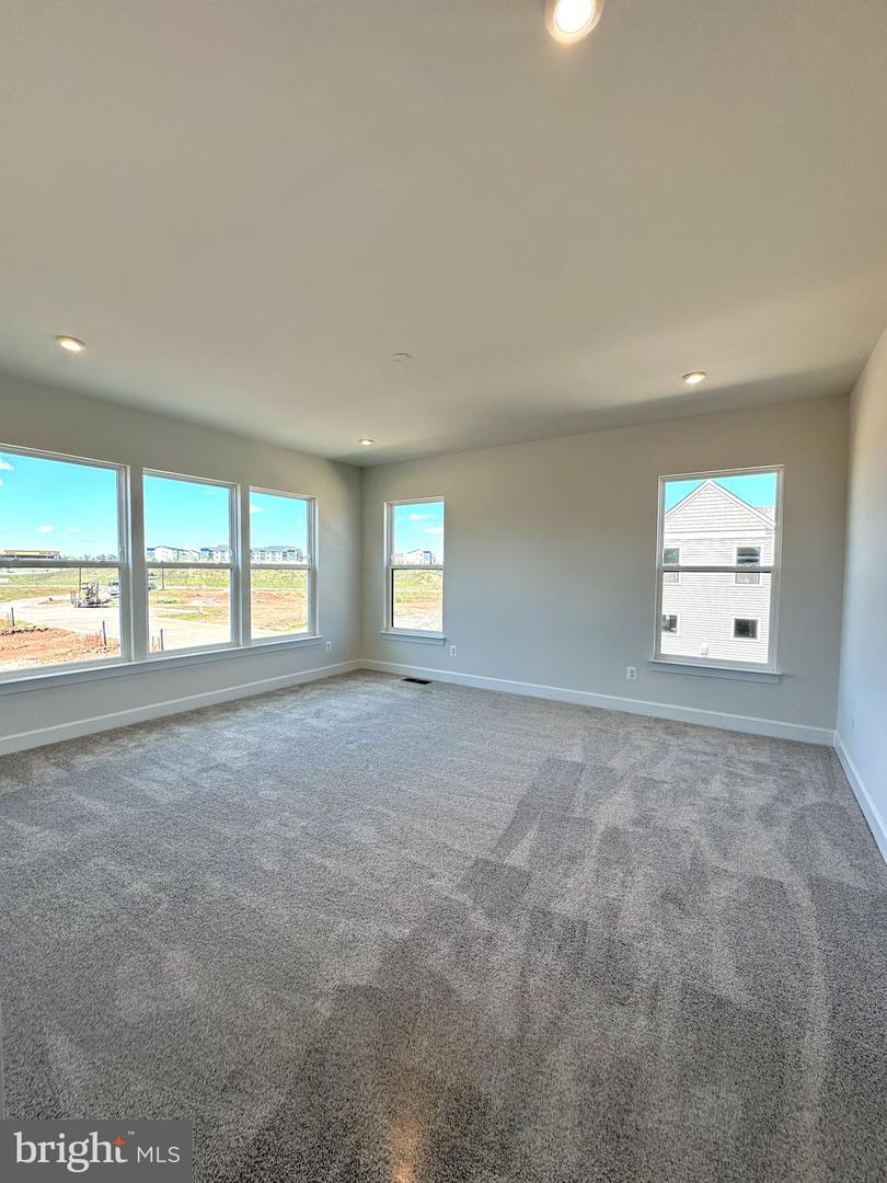 43212 Greeley Sq