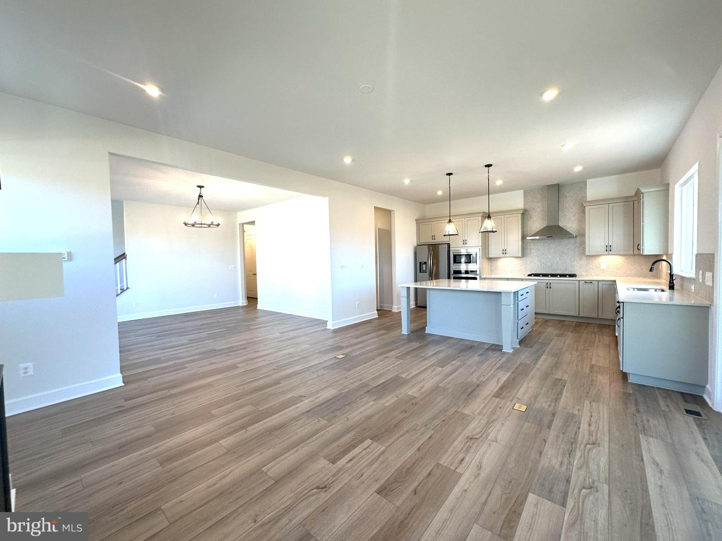 43212 Greeley Sq