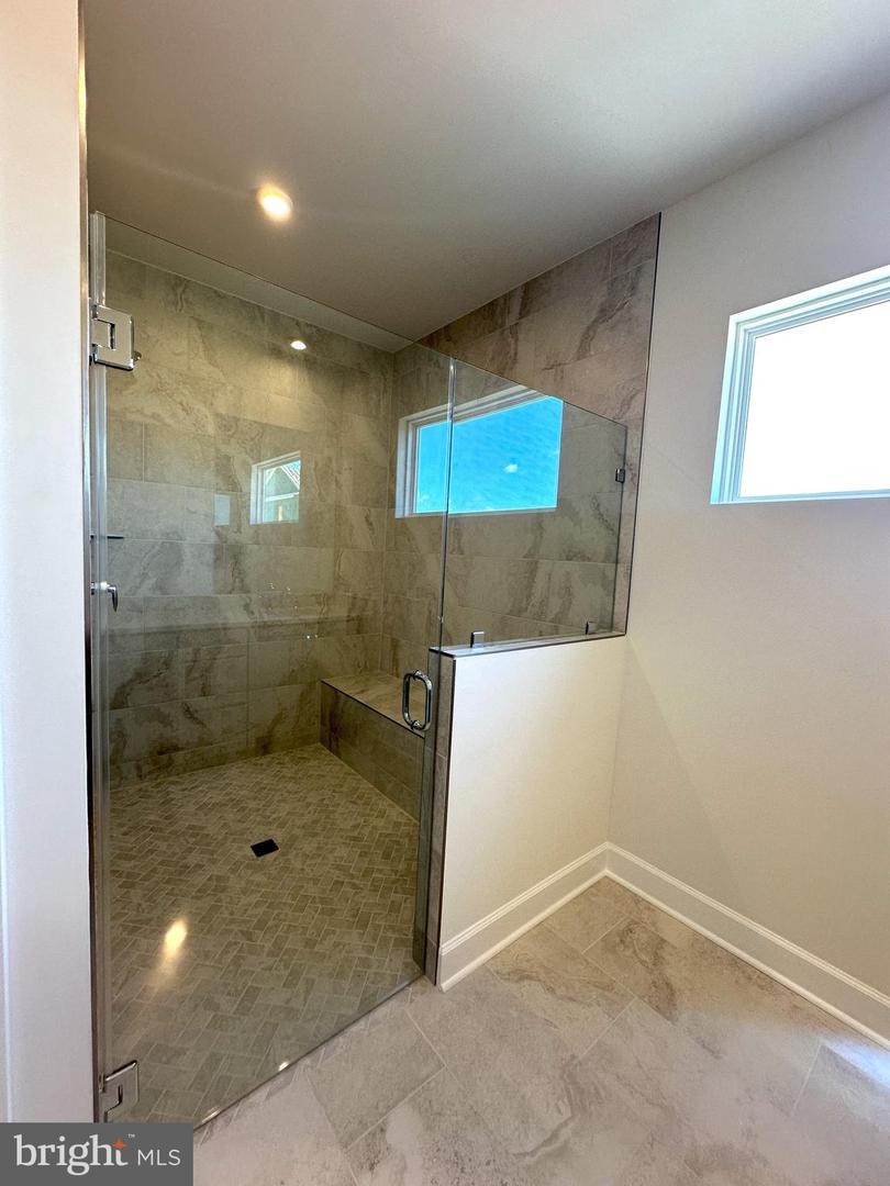 43212 Greeley Sq