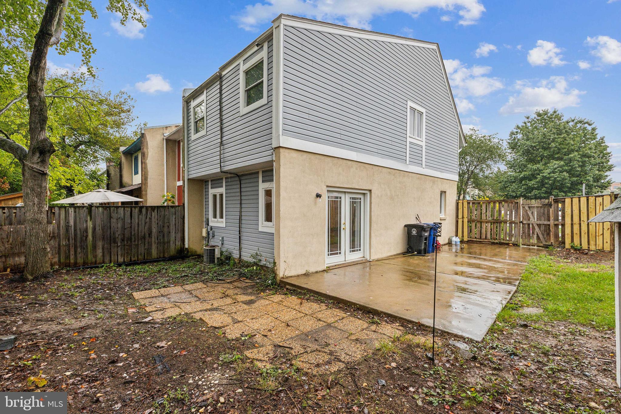 101 Meadows Ln NE