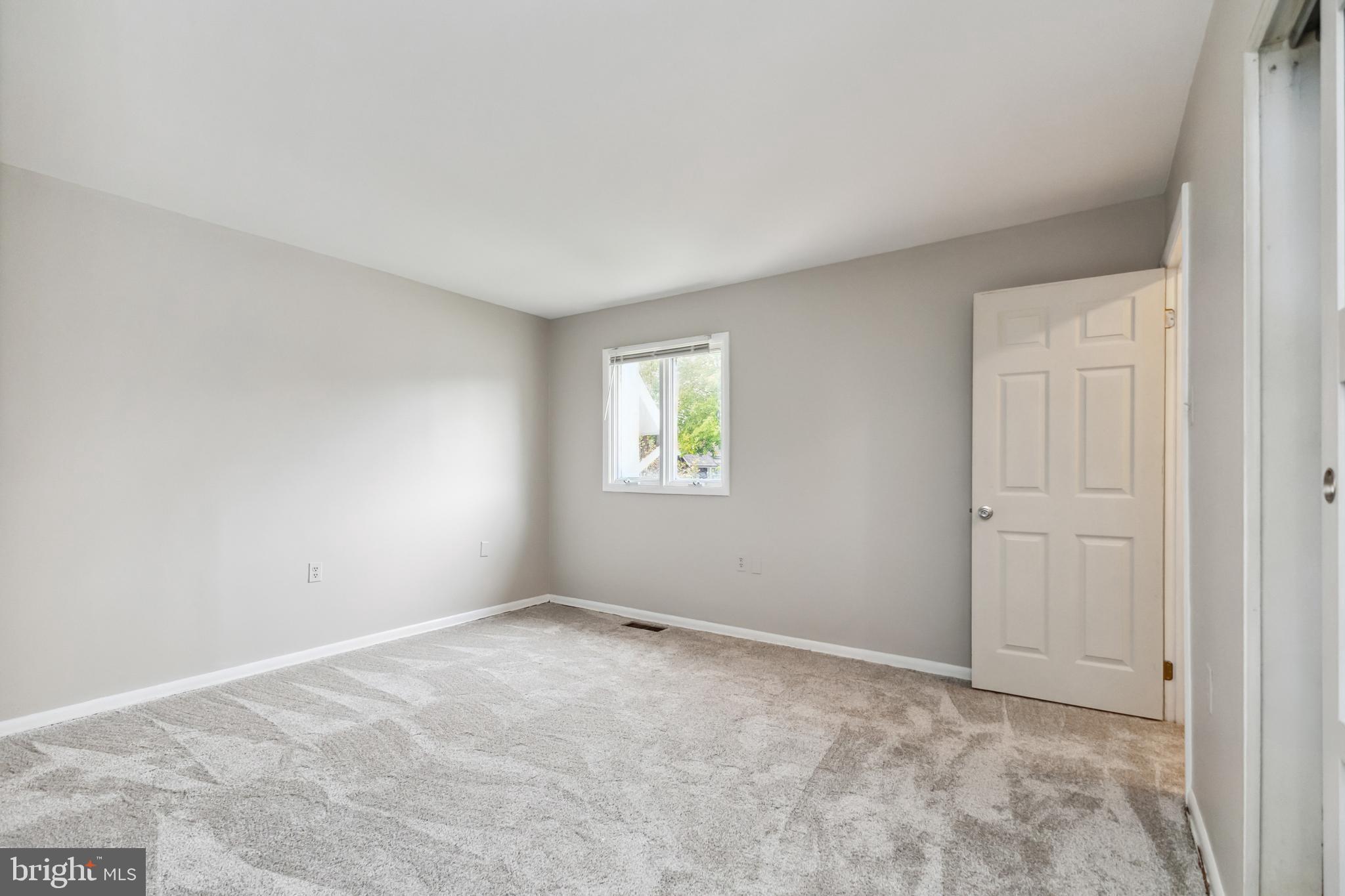 101 Meadows Ln NE