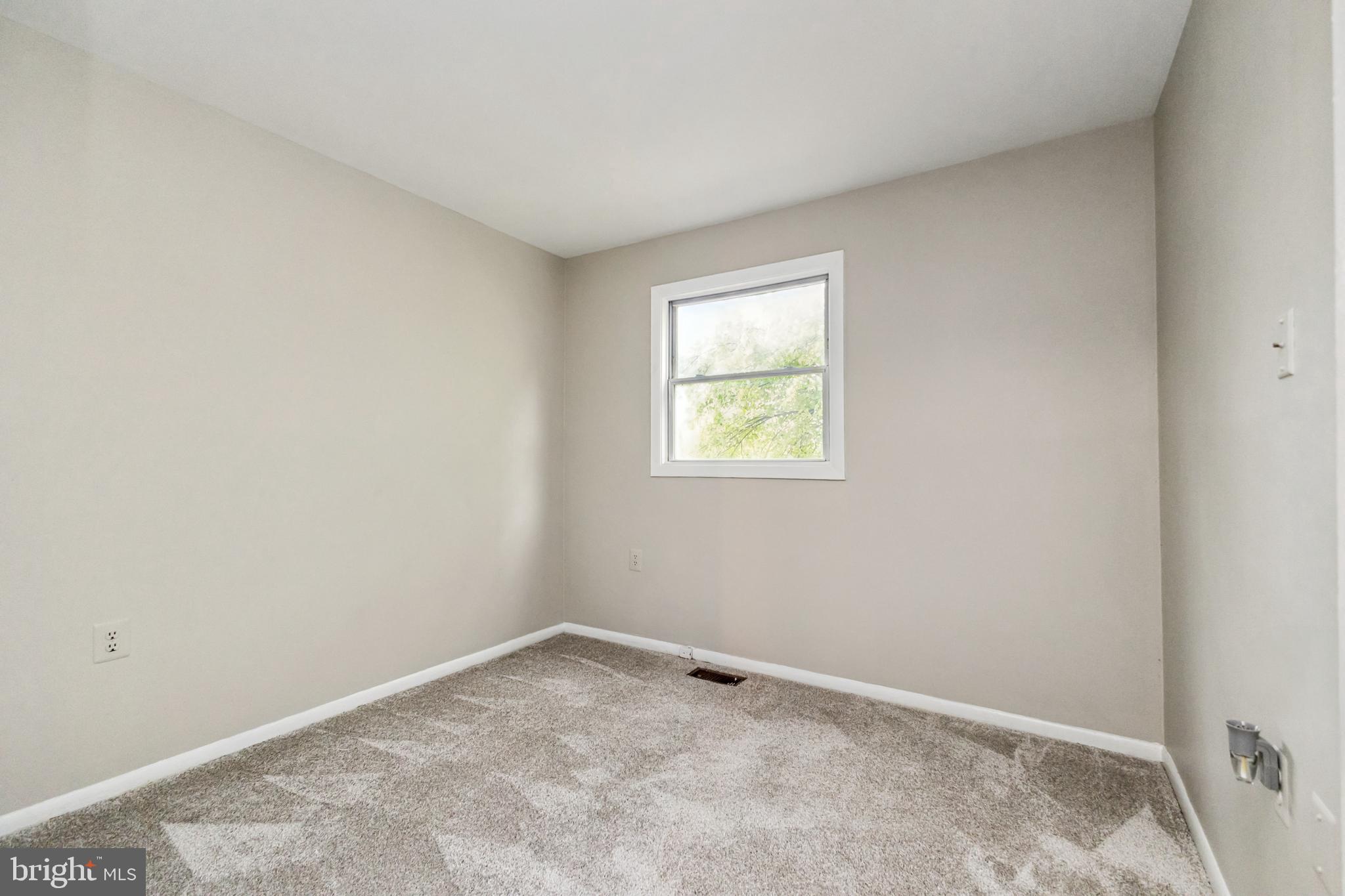 101 Meadows Ln NE