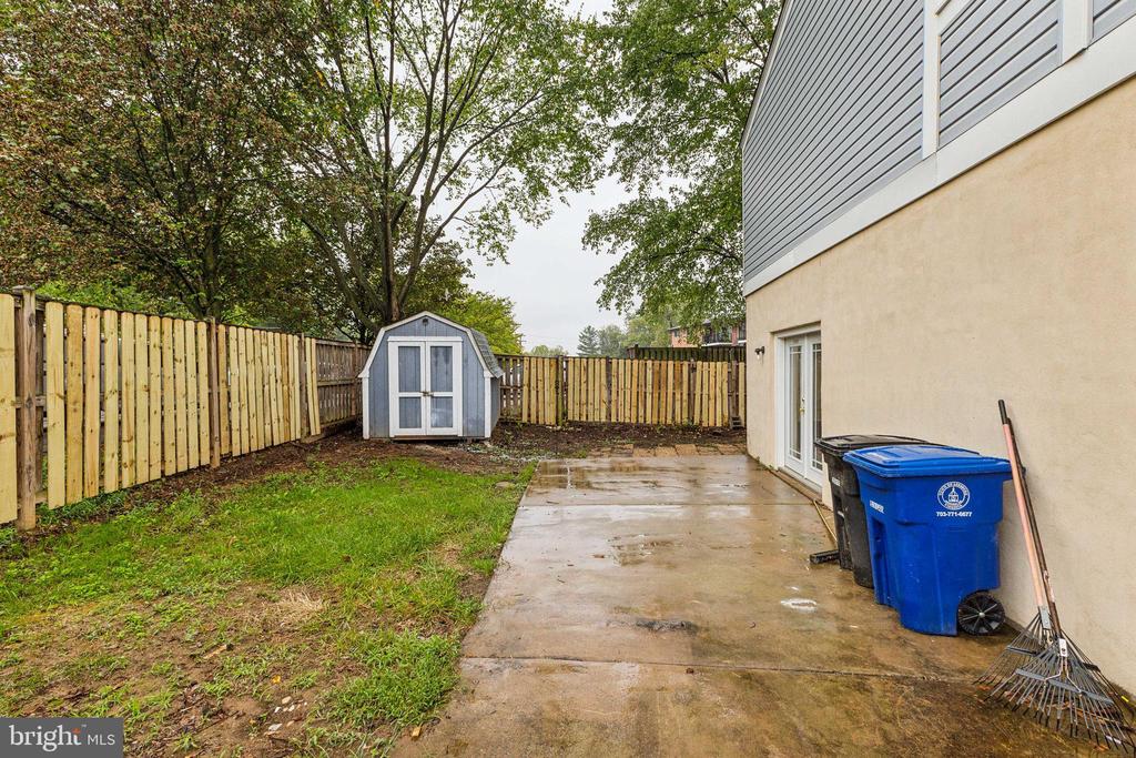 101 Meadows Ln NE