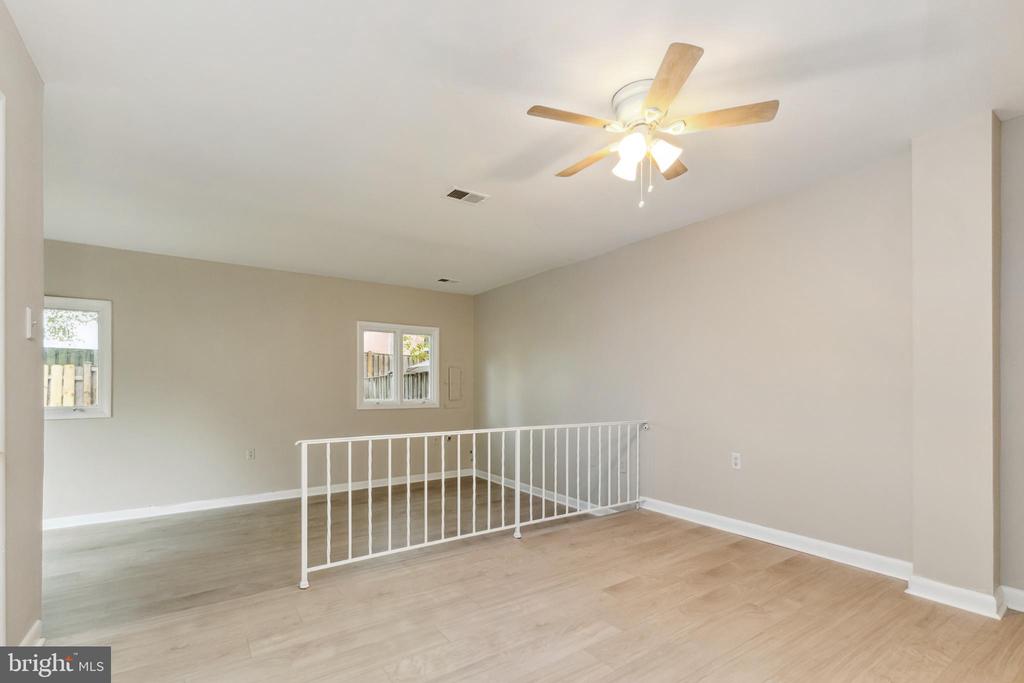 101 Meadows Ln NE