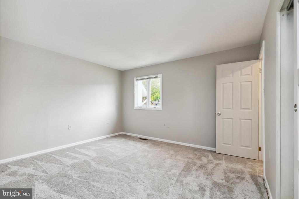 101 Meadows Ln NE