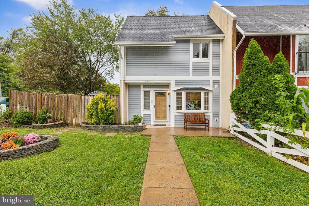 101 Meadows Ln NE