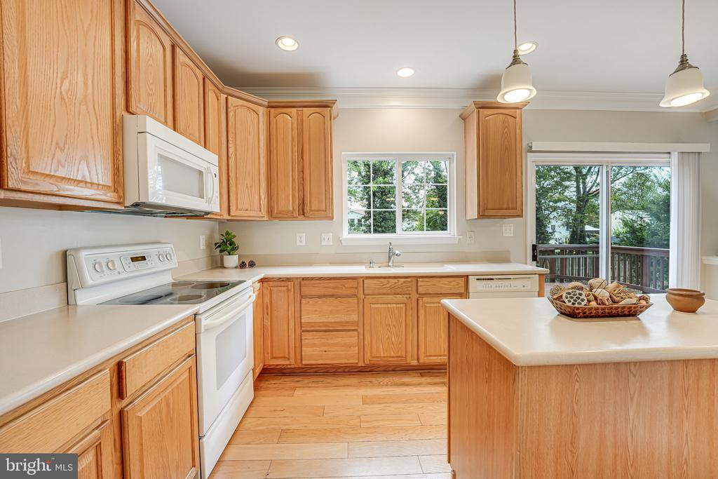 212 Mayfair Dr NE