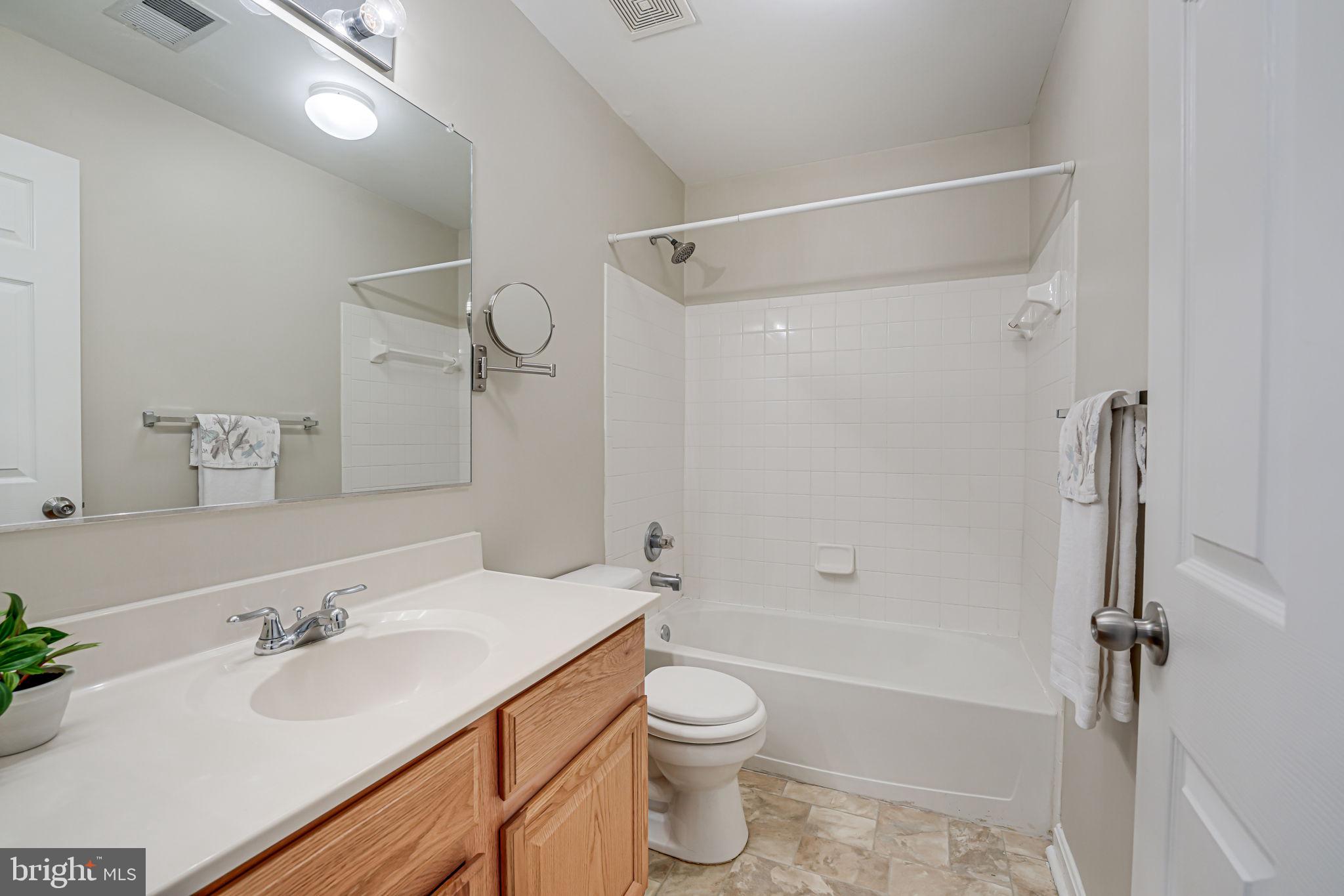 212 Mayfair Dr NE