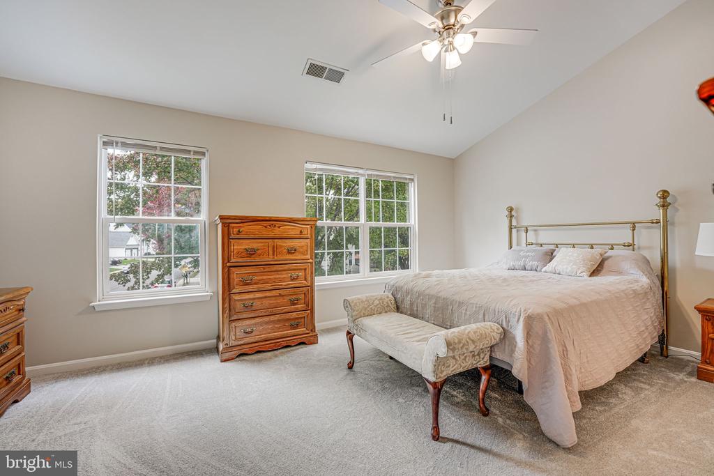 212 Mayfair Dr NE