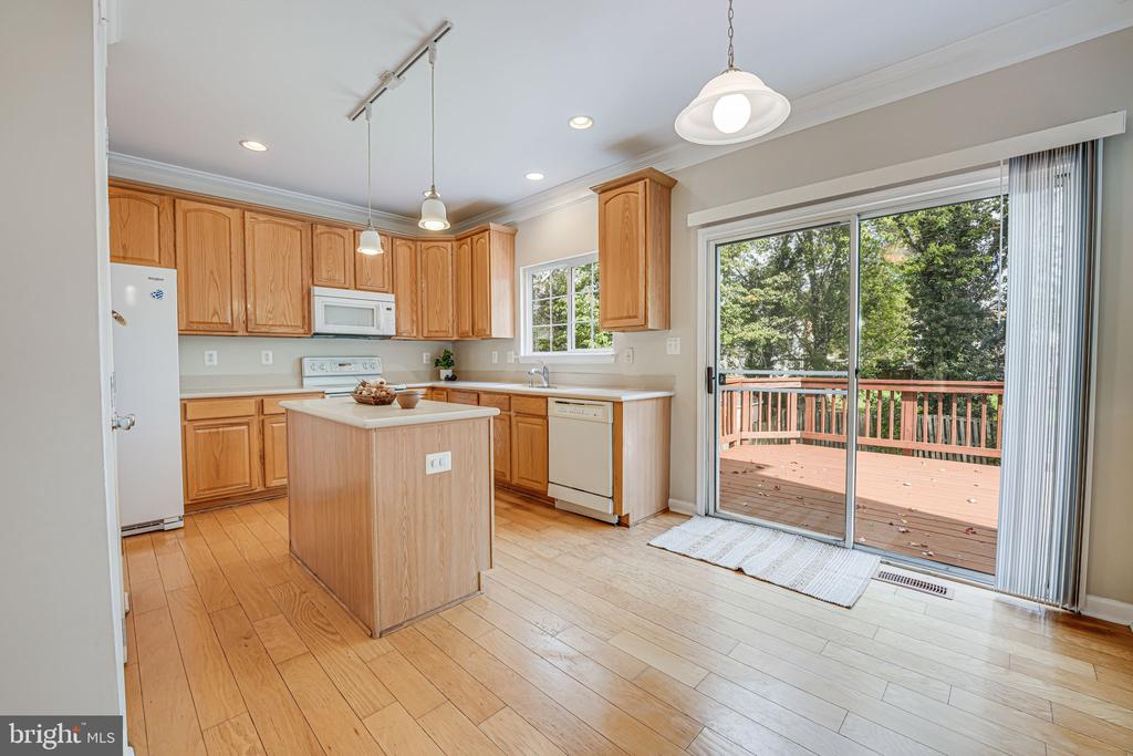 212 Mayfair Dr NE