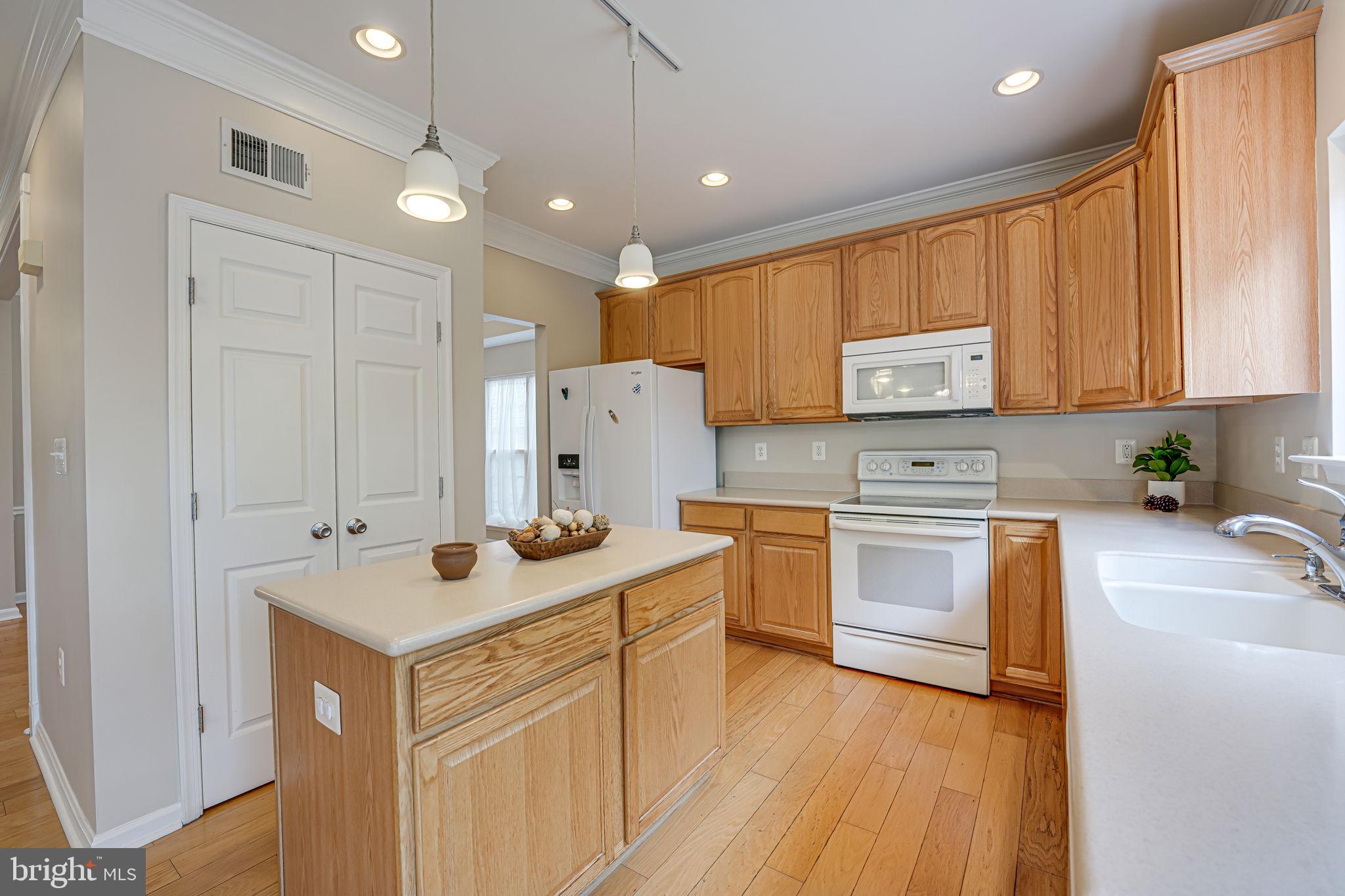 212 Mayfair Dr NE