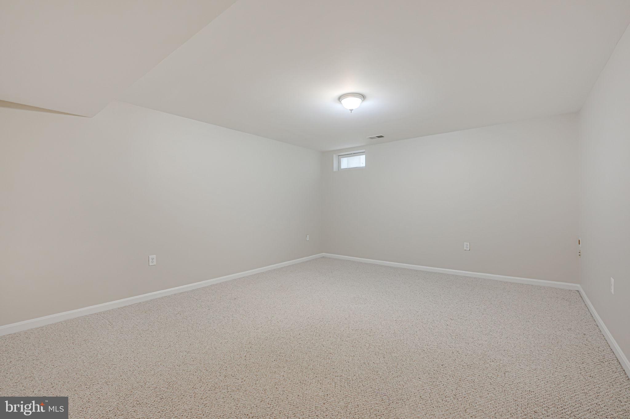 212 Mayfair Dr NE