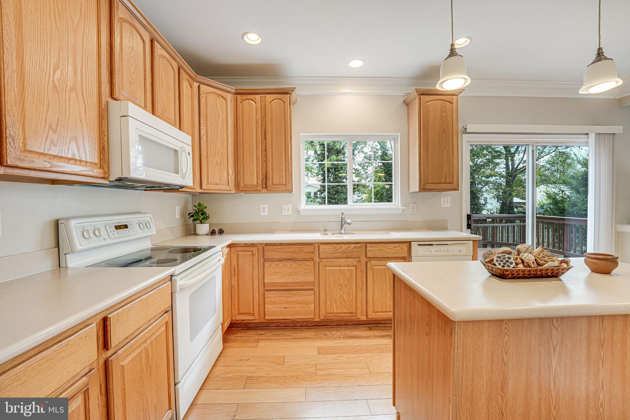 212 Mayfair Dr NE