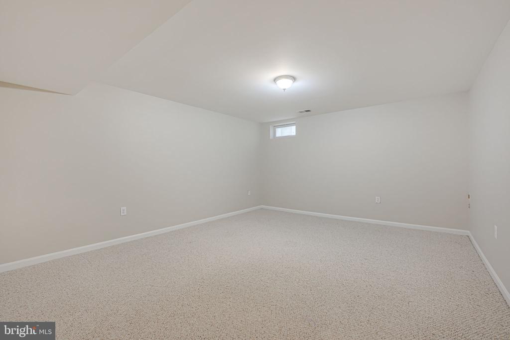 212 Mayfair Dr NE