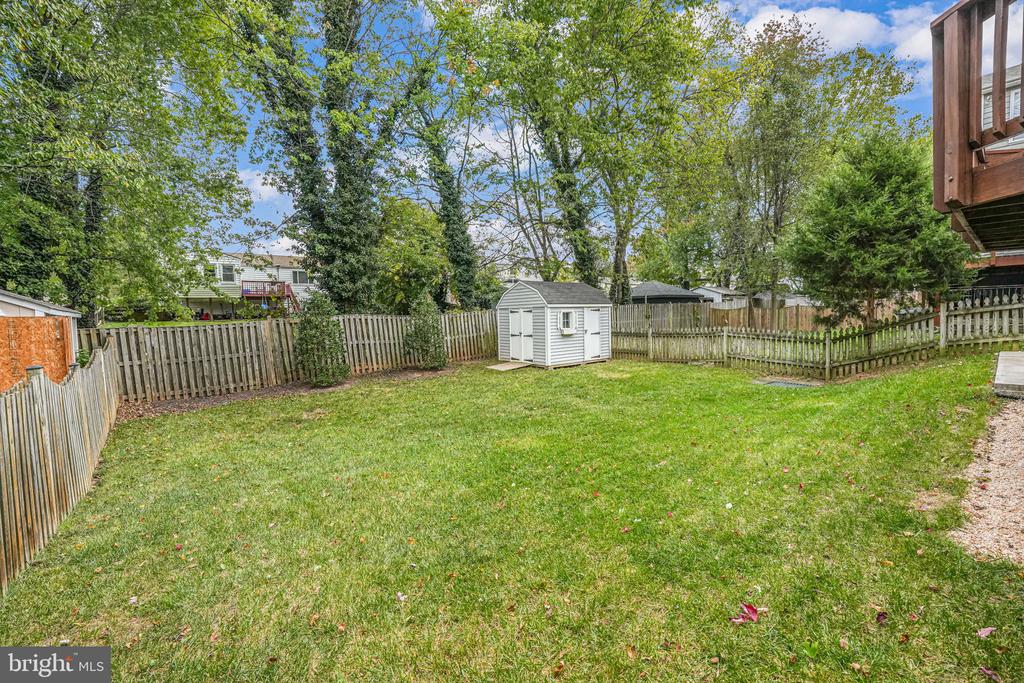 212 Mayfair Dr NE