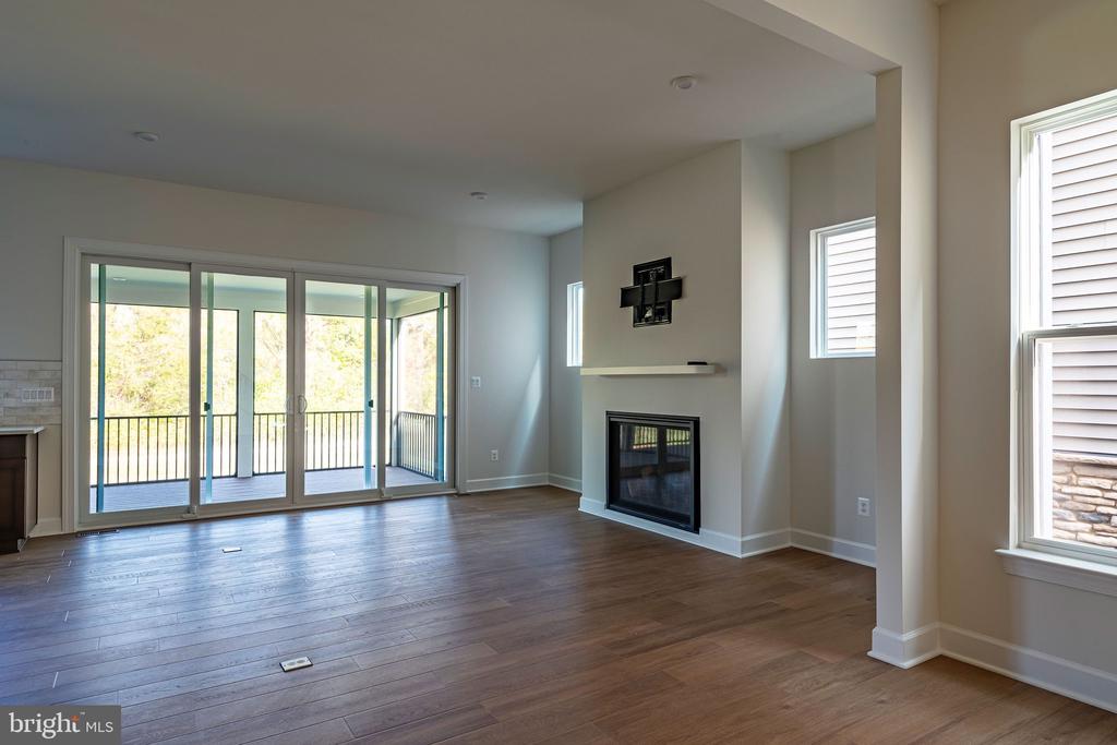 43201 Greeley Sq