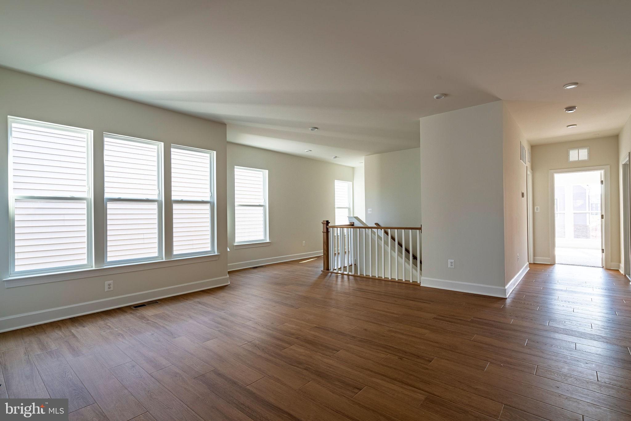 43201 Greeley Sq