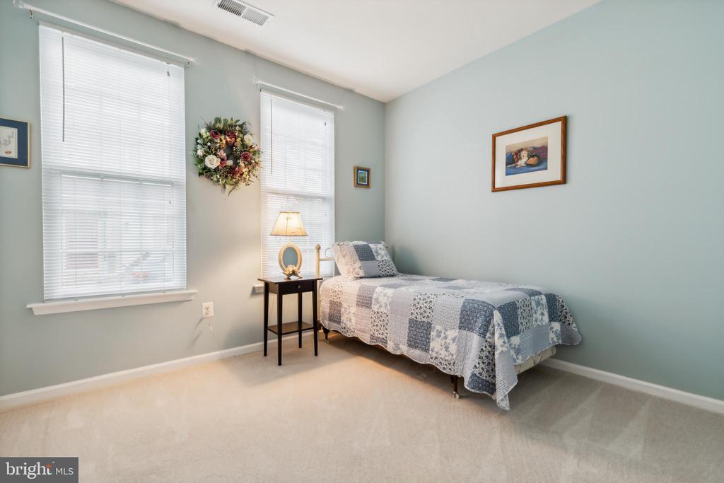 43227 Yorkville Ter
