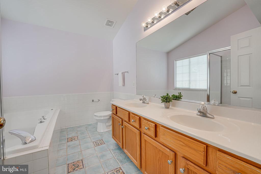 20935 Gardengate Cir