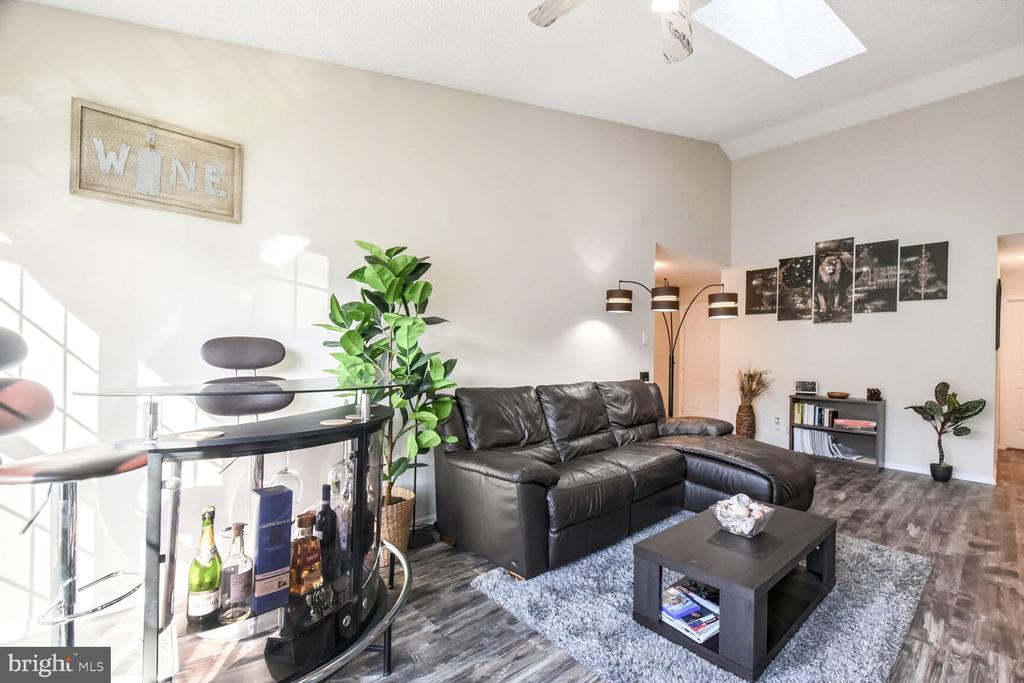 1107 NE HUNTMASTER TER NE #301
