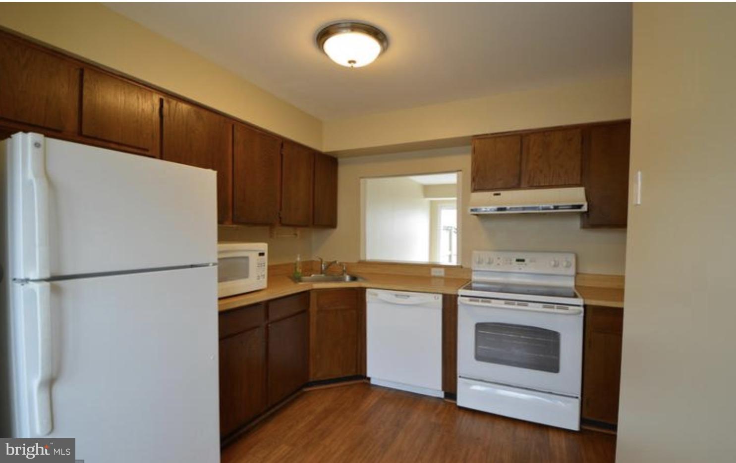 22 ESSEX SQ