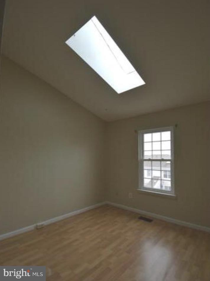 22 ESSEX SQ