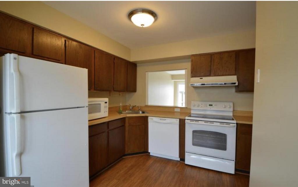 22 ESSEX SQ