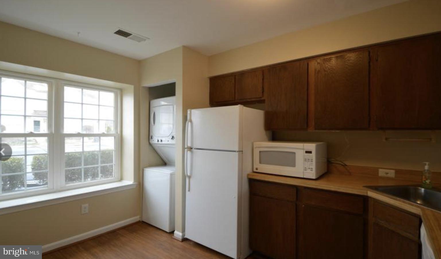 22 ESSEX SQ