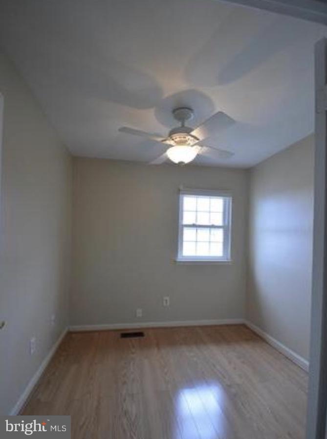 22 ESSEX SQ