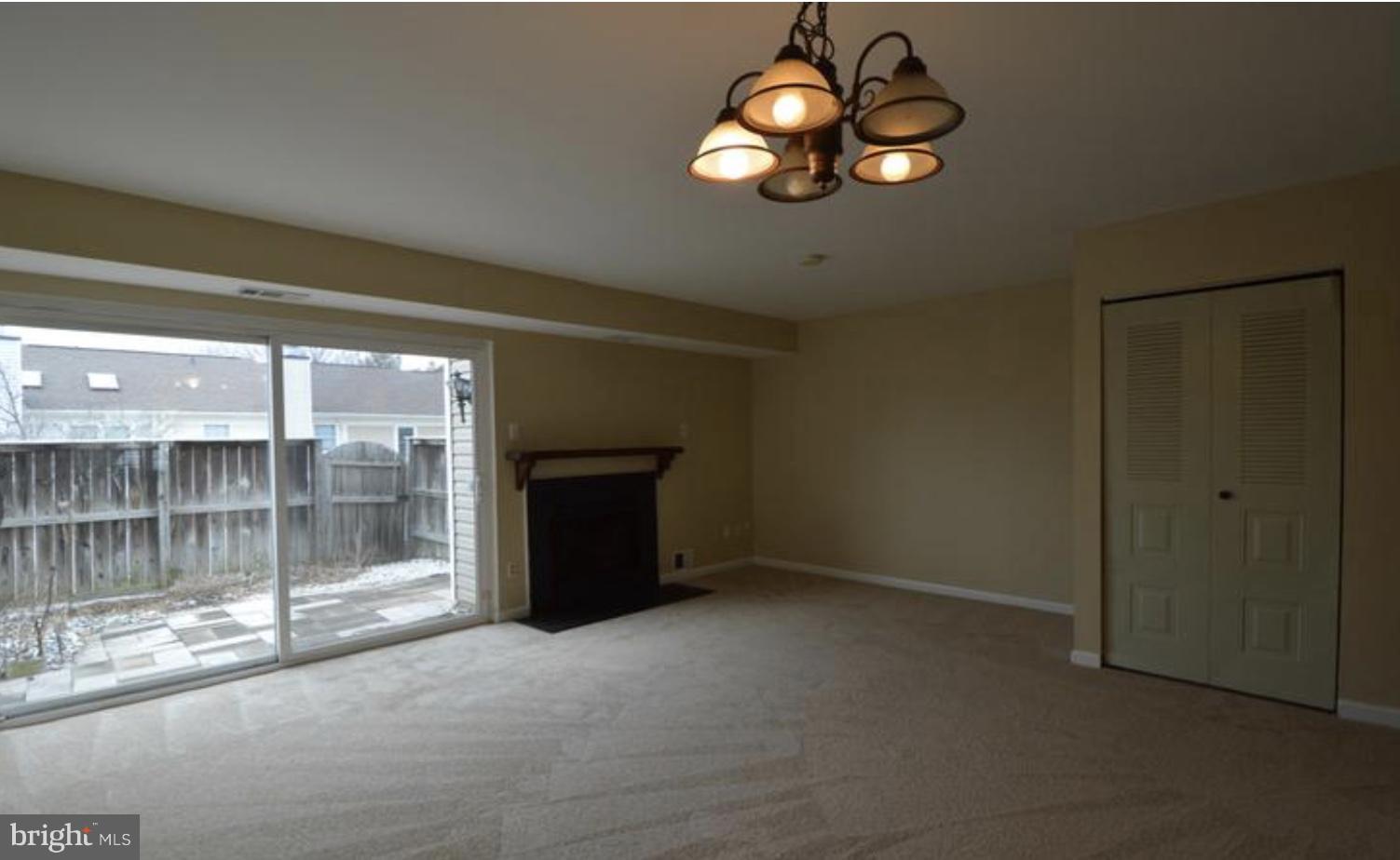 22 ESSEX SQ