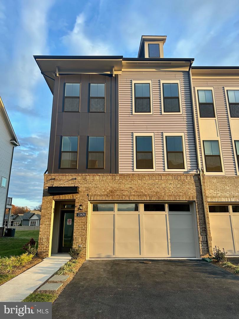 23676 Hardesty Ter