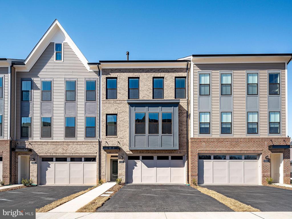 23671 Hardesty Ter