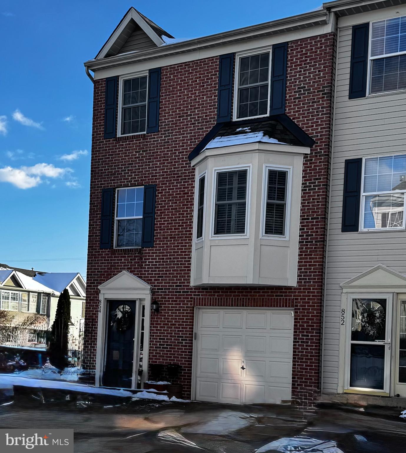 854 VANDERBILT TER SE