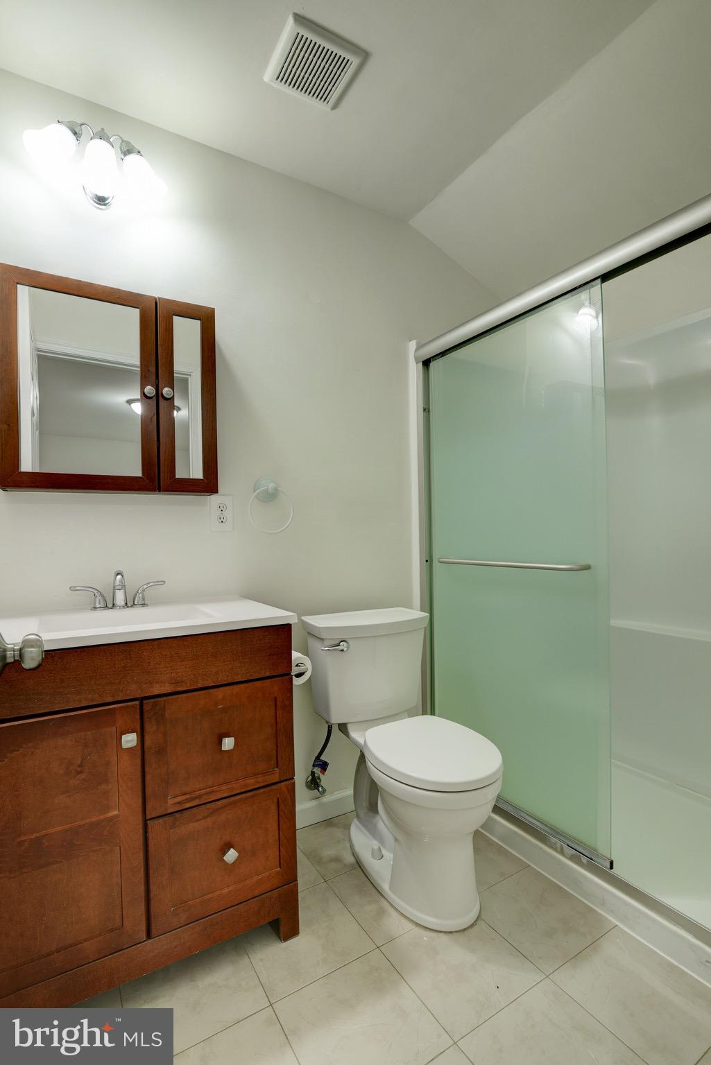 854 VANDERBILT TER SE