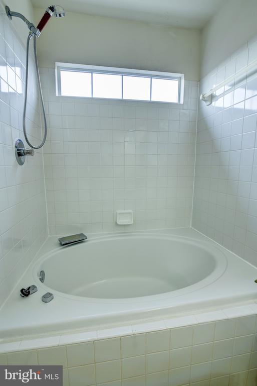 854 VANDERBILT TER SE