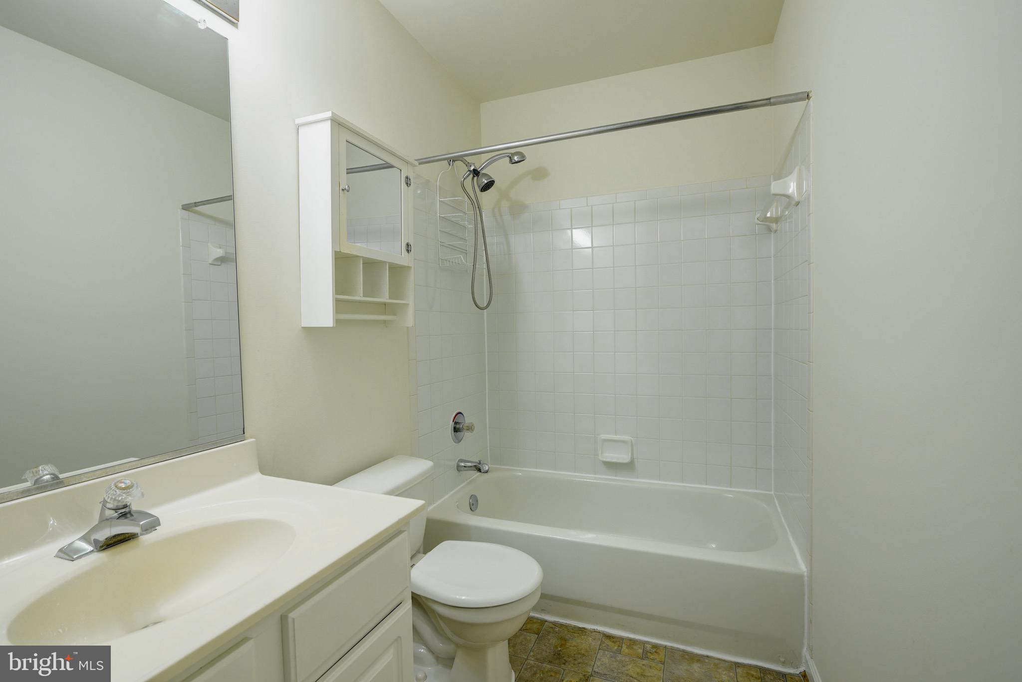854 VANDERBILT TER SE