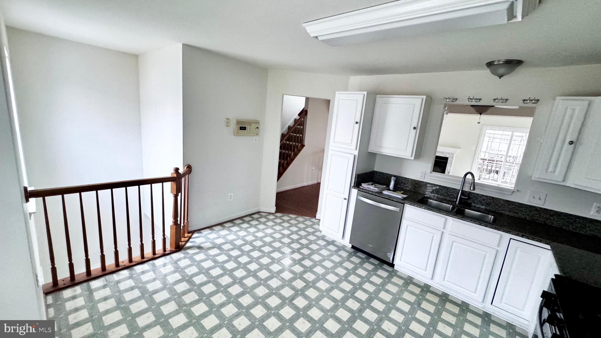 854 VANDERBILT TER SE