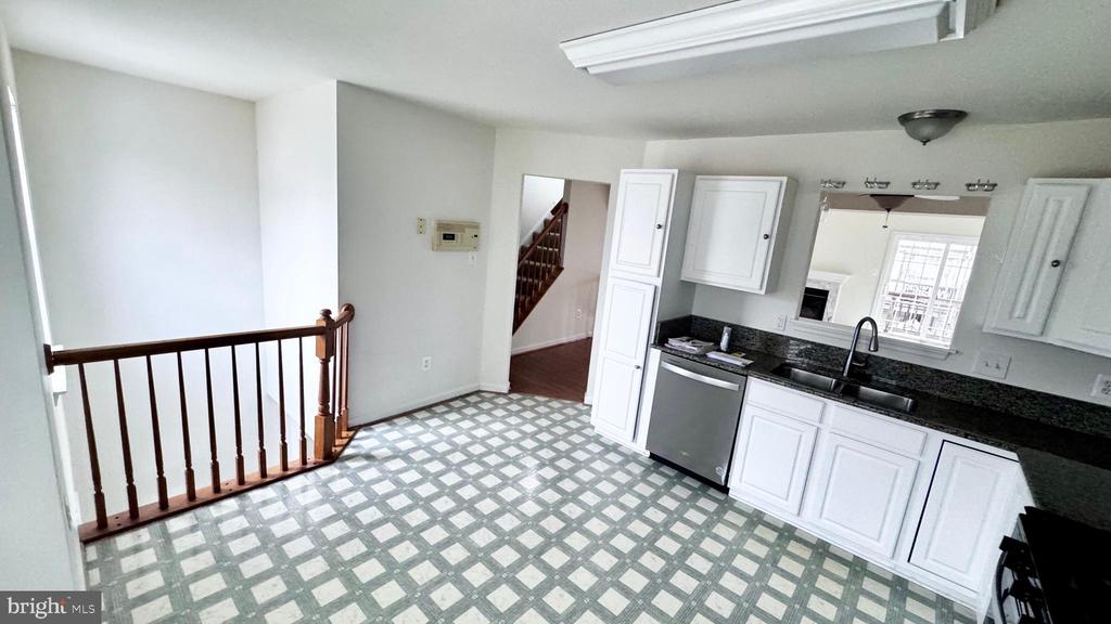854 VANDERBILT TER SE