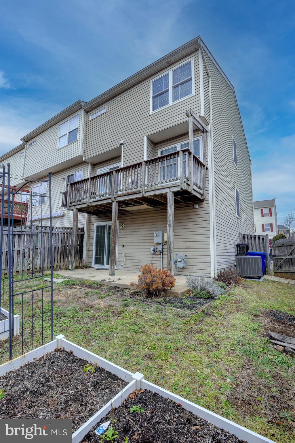 854 VANDERBILT TER SE