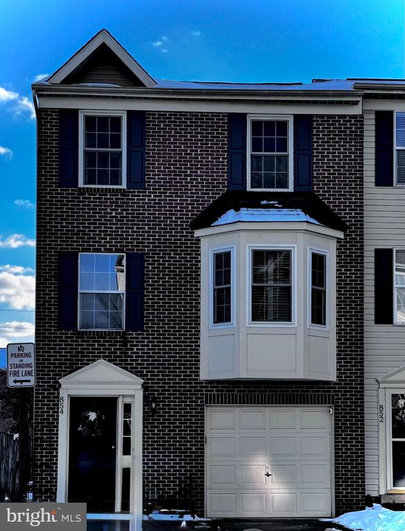 854 VANDERBILT TER SE