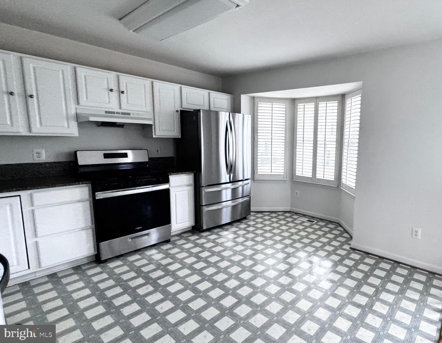 854 VANDERBILT TER SE