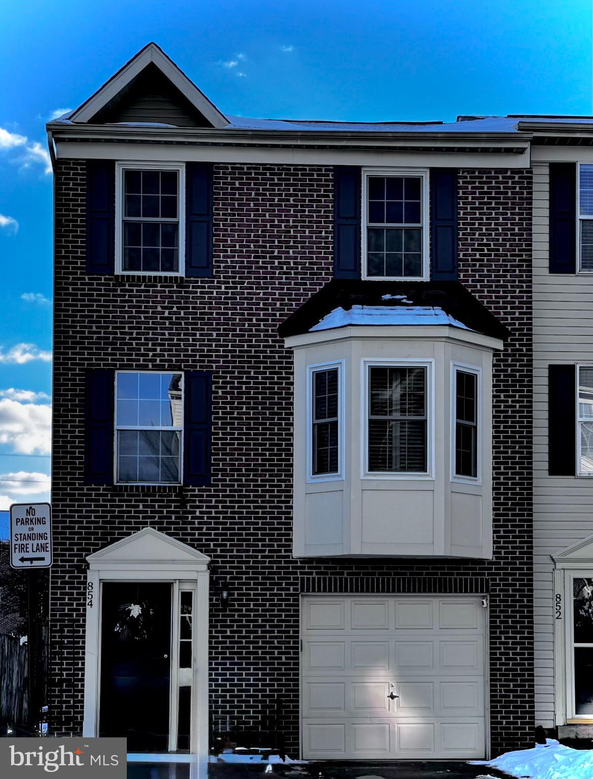 854 VANDERBILT TER SE