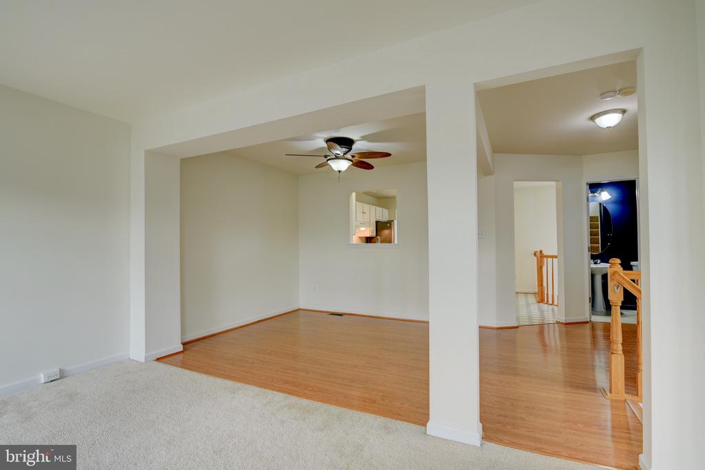 854 VANDERBILT TER SE