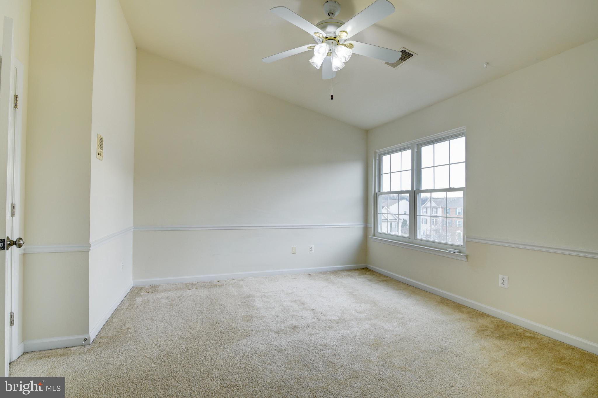 854 VANDERBILT TER SE