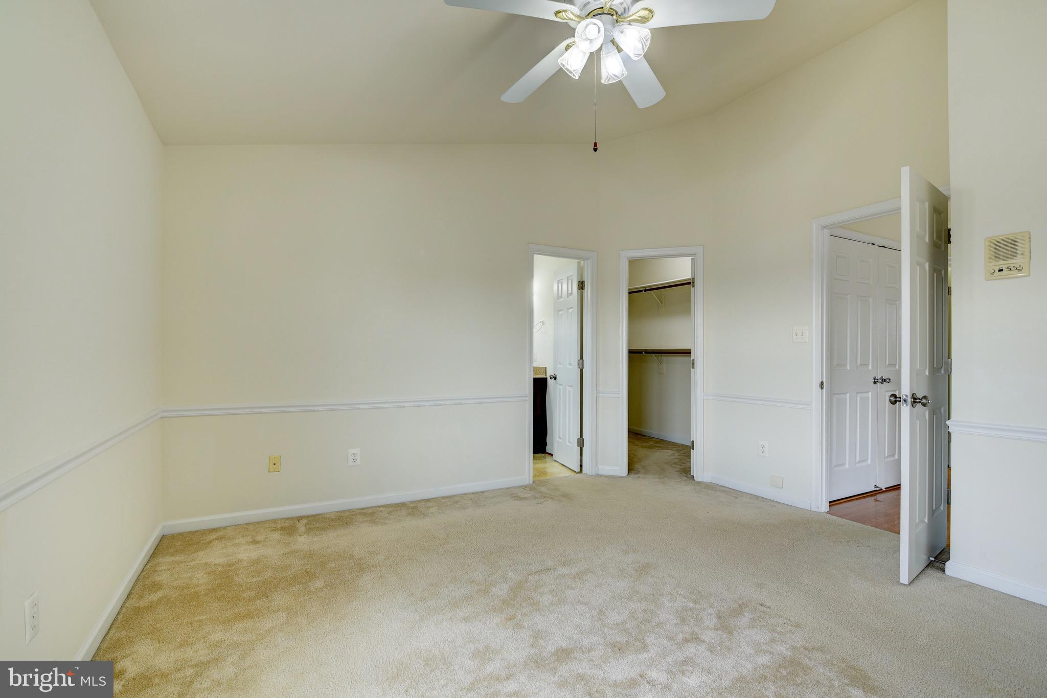 854 VANDERBILT TER SE