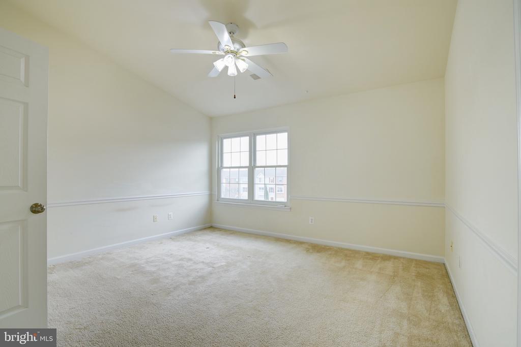 854 VANDERBILT TER SE