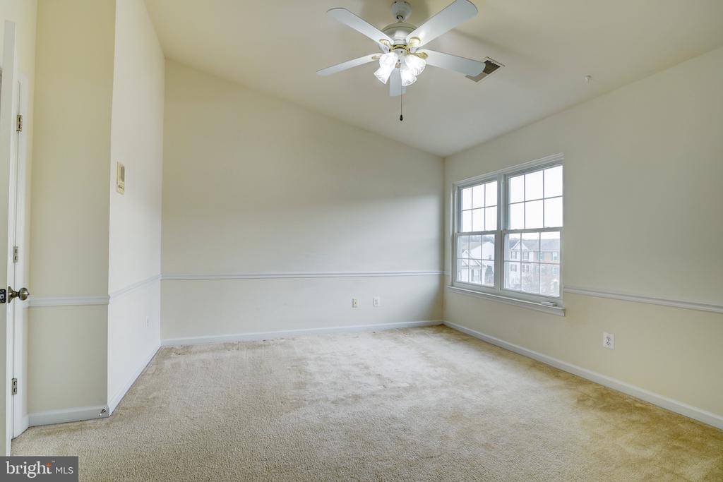 854 VANDERBILT TER SE
