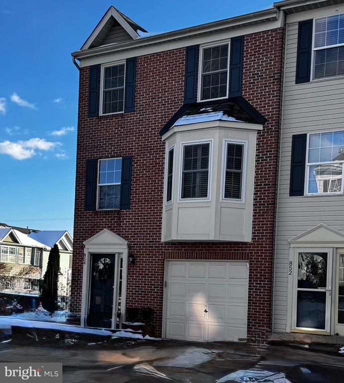 854 VANDERBILT TER SE